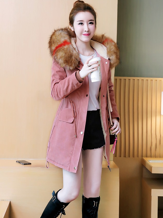 เสื้อโค้ทไปต่างประเทศ : เสื้อโค้ทไปต่างประเทศ สีชมพู ด้านในบุด้วยผ้าขนสัตว์ เหมาะสำหรับใส่ไปต่างประเทศ แบบมาใหม่ปี2018 ผ้าขนสัตว์ที่คอเสื้อสามารถถอดออกได้ค่ะ รุ่นนี้ใส่ติดลบได้ค่ะ