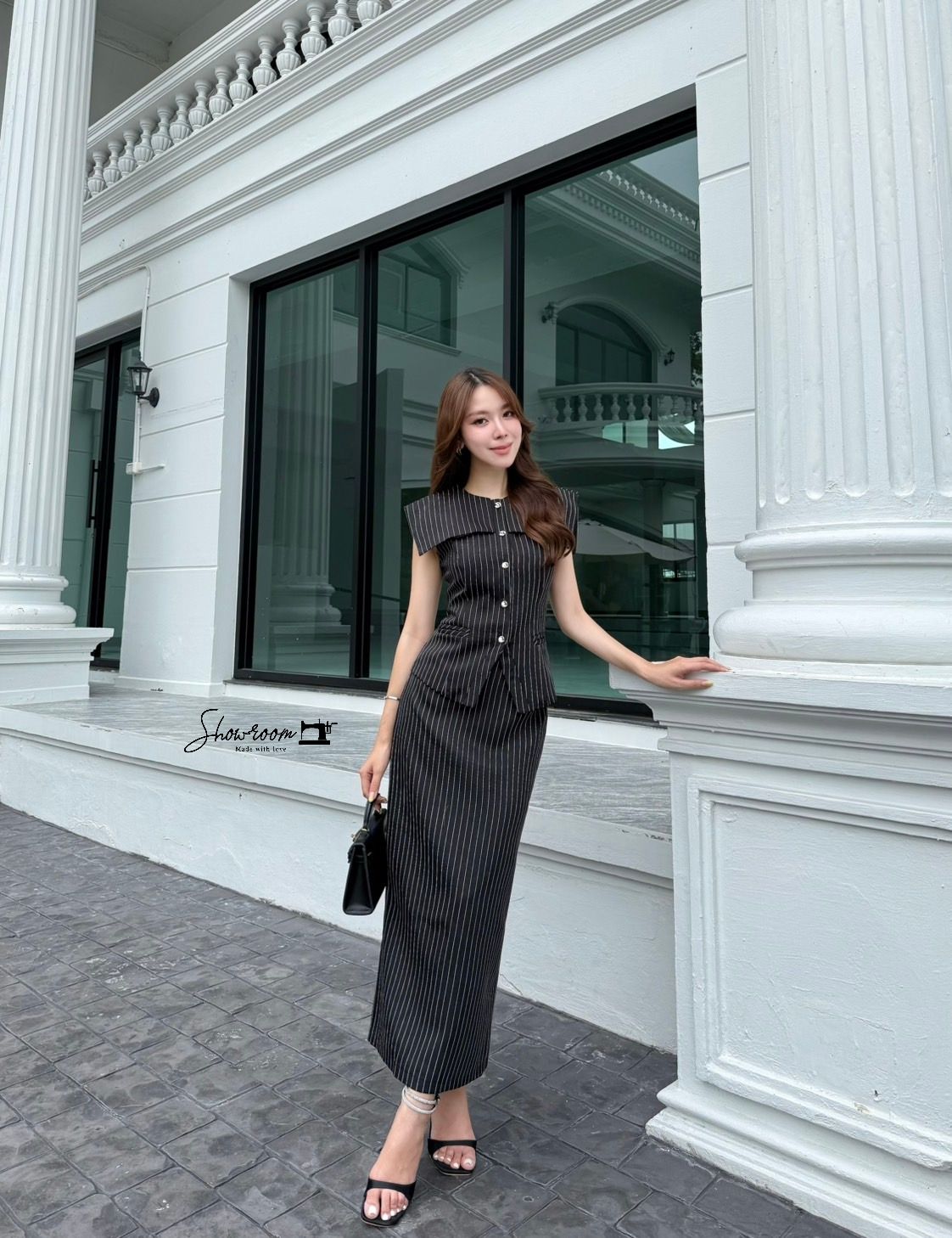 ชุดเซทแฟชั่น เซ็ตเสื้อ+กระโปรงลายทาง ตัวเสื้อดีไซส์เรียบหรู กระโปรงทรงพอดีตัว