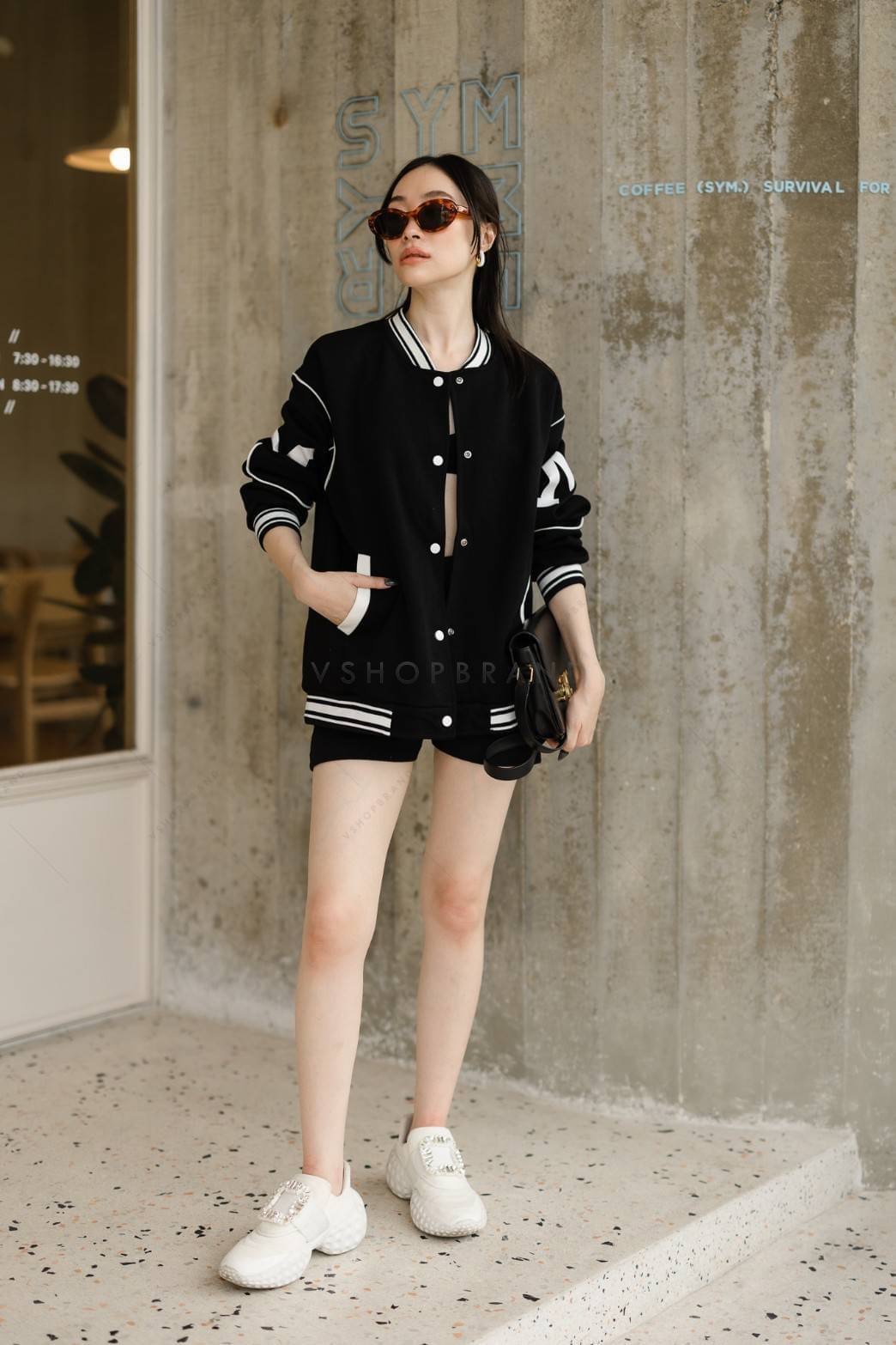 เสื้อแจ็คเก็ตเบสบอล ปักตัว M (กระเป๋าข้างใช้ได้จริง) สไตล์สาวสตรีท รุ่นนี้ผ้าเนื้อดีมากก ใส่แมทซ์กับเสื้อยืดเท่ ๆ สวยลงตัวมากค่ะ