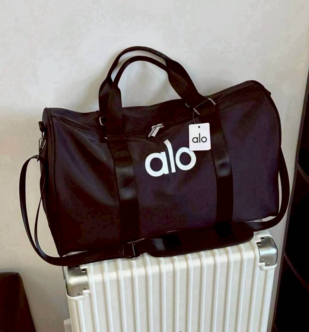 กระเป๋าเดินทางใหญ่ 𝗮𝗹𝗼 ในจีนรีวิวดีมาก งานตรงปก เนื้อผ้าดี ใบใหญ่จุใจ สะพายไปเที่ยว ออกทริป