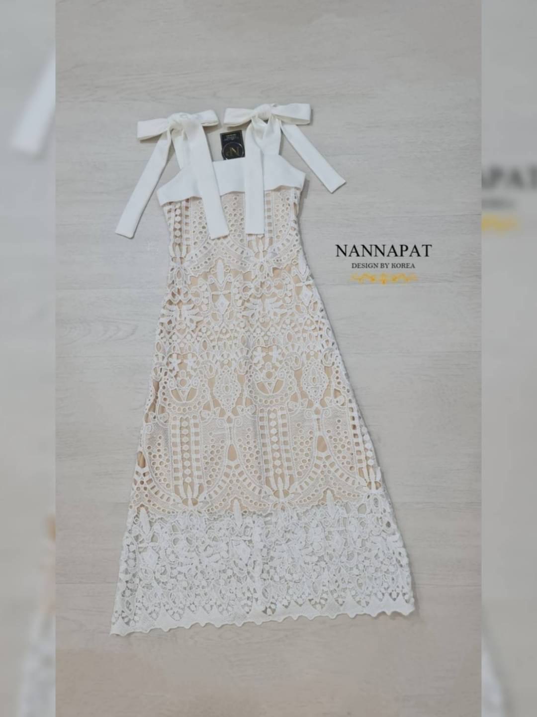 Dress เรียบหรู ดูดีมีราคา ใส่ได้ทุกโอกาสเลยนะคะ งานแบรนด์ดัง ผ้าลูกไม้อย่างดี หนานุ่มใส่สบาย มีซับในยาว งานซิปหลัง ไหล่ผูกโบว์น่ารัก ทรงสวยเป๊ะมาก ห้ามพลาด ของมีจำกัด เห็นงานจริงต้องว้าวแน่นอนจ้า...💋