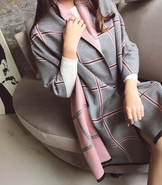 สินค้าพร้อมส่ง ผ้าพันคอสีทูโทนผืนใหญ่นำเข้า มีลายทั้งสองด้าน โทนสีสวยแมทง่าย วัสดุผ้าทอขนแคชเมียร์หนา นุ่ม ติดใจทุกราย เป็นไอเทมที่ควรมีติดตู้เสื้อผ้าเลยจ้า