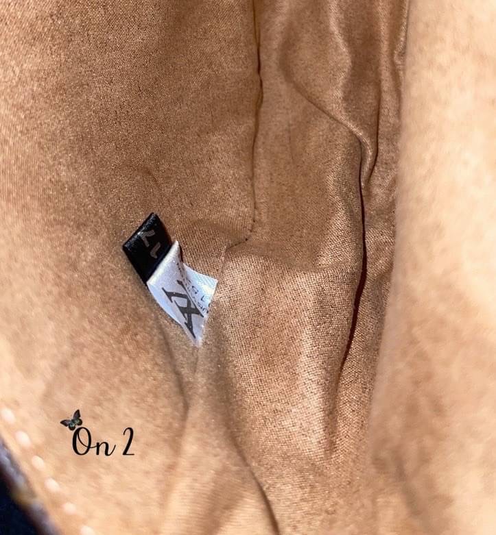 Louis Vuitton กระเป๋าLV set 3ชิ้นคุ้มมากๆ รุ่น Saumur BBกำลังได้รับความนิยมและตามหาได้แรงบันดาลใจจากกระเป๋าถือรุ่น มาพร้อมสาย2 เส้นสำหรับสะพายไหล่สั้นและสายที่ปรับระดับและถอดออกได้เช่นกันสวยเรียบหรูตามแบบฉบับสาวกLV ต้องห้ามพลาดรุ่นนี้นะคะ