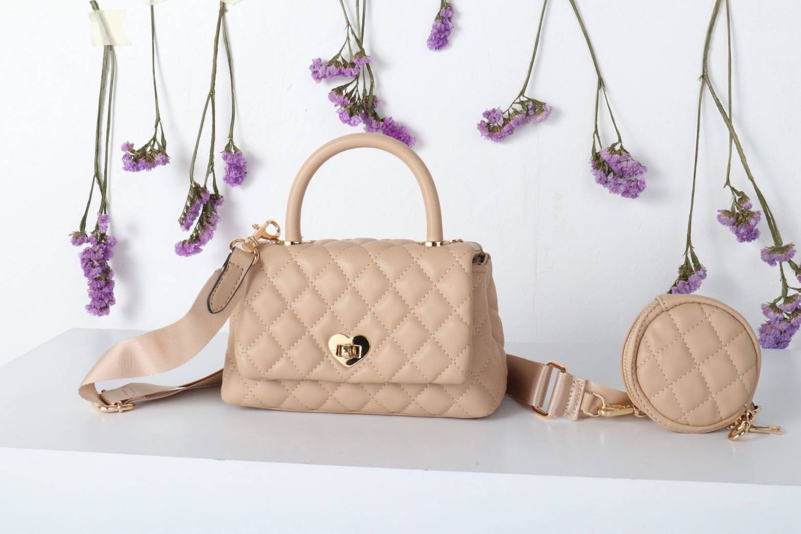 มาอีกรอบละจร้าาา สิ้นสุดการรอคอย COCO dream colour pearl วิ้งๆติดประกายทุกสี สวยหมดจดจริงๆ เพิ่มความน่ารักด้วยสายสปอรต์และกระเป๋ากลมใครเห็นเป็นต้องอิจฉา งานเนี๊ยบมากบอกเลย