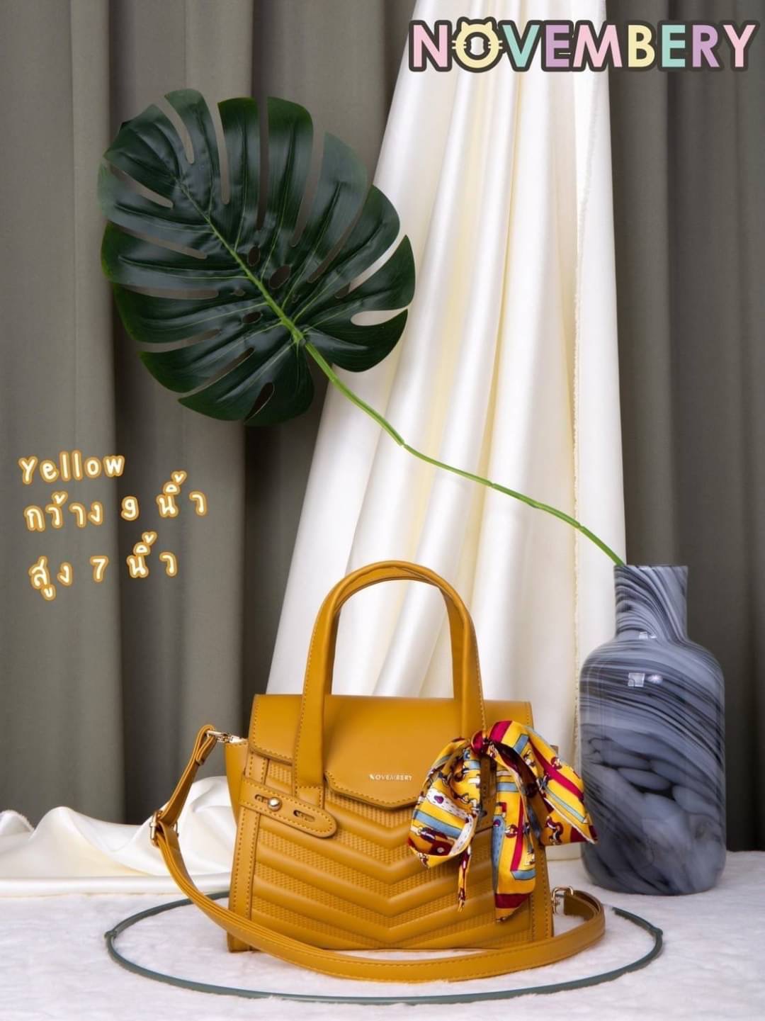 NOVEMBERY BAGS New Arrival !!! พร้อมส่ง Novembery Bags เรียบหรู ทรงโมเดิร์น เก๋ไก๋ทันสมัย !!! หนัง PU สวย ดีเทลงานรูปตัววี มีเข็มขัดด้านข้าง โลโก้แบรนด์อะไหล่ทองเป๊ะทุกจุด มาพร้อมหูจับทนทานแข็งเเรง แถมฟรีผ้าพันหูกระเป๋า ทุกใบ ด้านในมี 1 ช่องใช้งาน มีหลายส