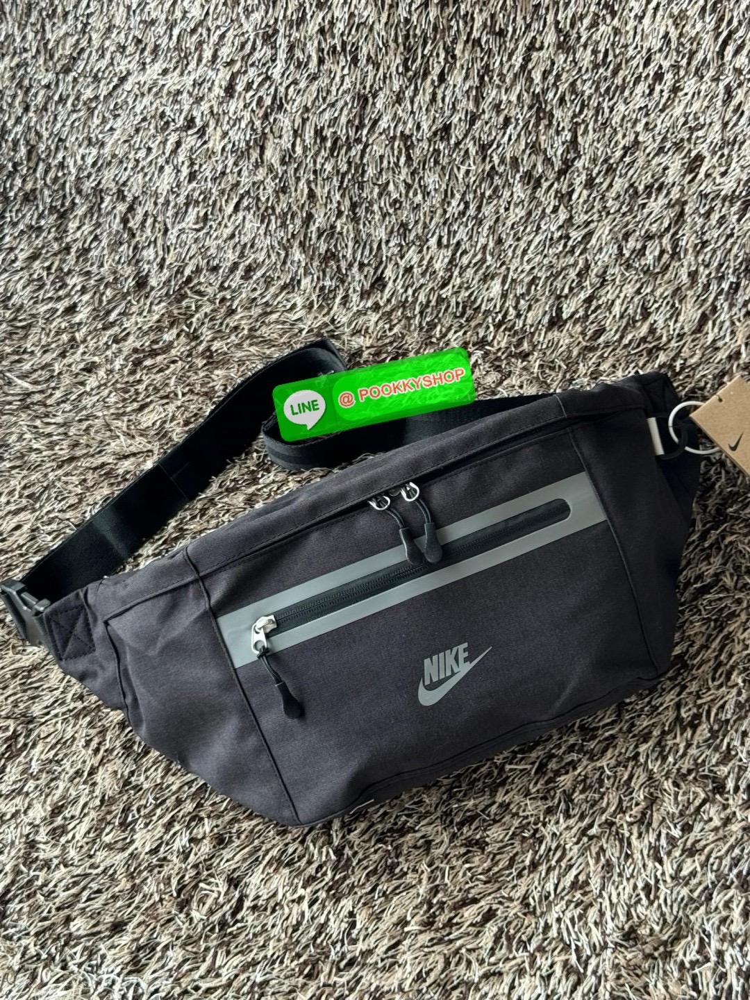 Nike Elemental Waist Bag มีน้ำหนักเบา เพิ่มความคล่องตัว จัดของได้อย่างเป็นระเบียบ ไม่ว่าจะใช้งานในวันปกติ วันที่ไปออกกำลังกาย หรือทริปการเดินป่าแบบสมบุกสมบัน ก็สามารถใช้กระเป๋าใบนี้ได้ เพราะมีความโดดเด่นที่การใช้วัสดุน้ำหนักเบา แต่มีความแข็งแรงและทนทาน ดู