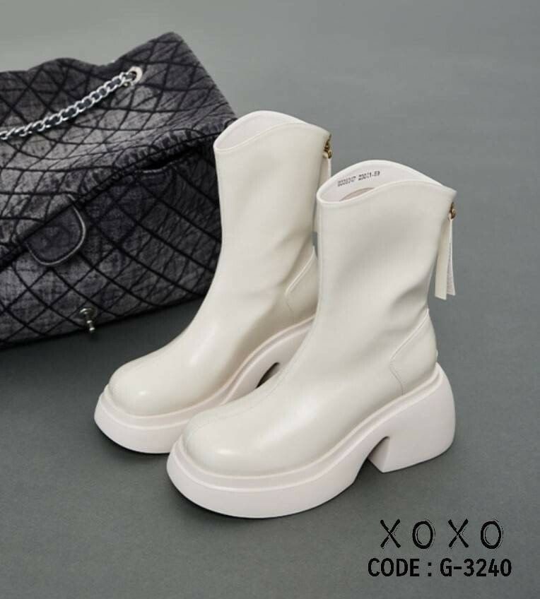 สินค้าพร้อมส่ง เตรียมของไปเที่ยวกันยังงงง ได้รองเท้าใส่ยังงงง มาเลยจร้า งานสวยมักๆมากกก รองเท้าบูท ใส่สบาย รุ่นนี้เสริมหน้าหลัง ใส่แล้วไม่เมื่อย รุ่นใหม่ล่าสุด สาวเกาเค้าใส่กันเยอะสุดๆๆ วัสดุหนัง PU หน้า ตัวยูกว้างใส่สบาย ไม่บีบ เท้า ด้านหลังมีซิปรูด ทำให