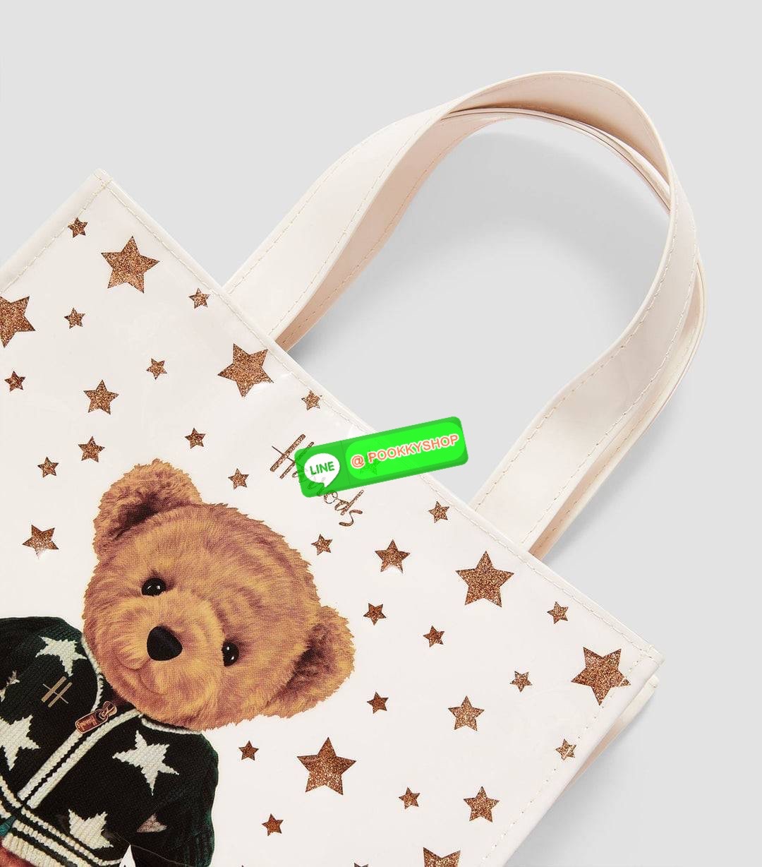 Don't Miss! Harrods London Top-handle Shopping Bag กระเป๋า Shopping แบรนด์ดังจากอังกฤษไอเท็มยอดนิยมวัสดุ PVC+Polyester 100% ของแท้เนื้อหนาอยู่ทรงกันน้ำ ขนาดกำลังดี น้ำหนักเบา เปิดปิดด้วยซิปสะดวกใช้ภายในกว้างและจุ มีโลโก้แบรนด์และมีช่องซิปเล็ก1ช่องสาม