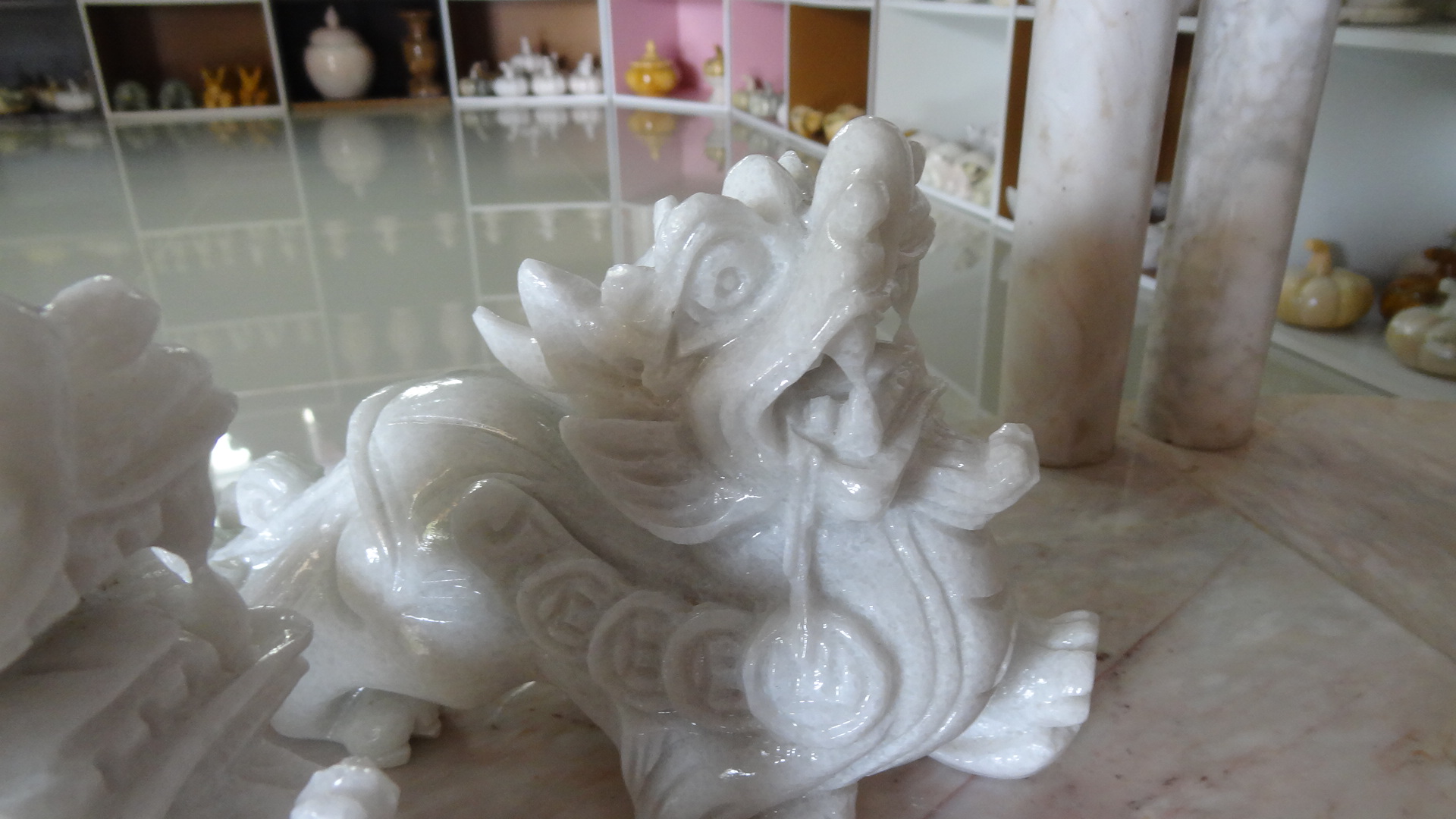 ปี่เซี๊ยะคู่ หินอ่อนสีขาว หางพวง ขนาดยาว 22 สูง 14 เซนติเมตร ( ขนาดกลาง 1 คู่ )