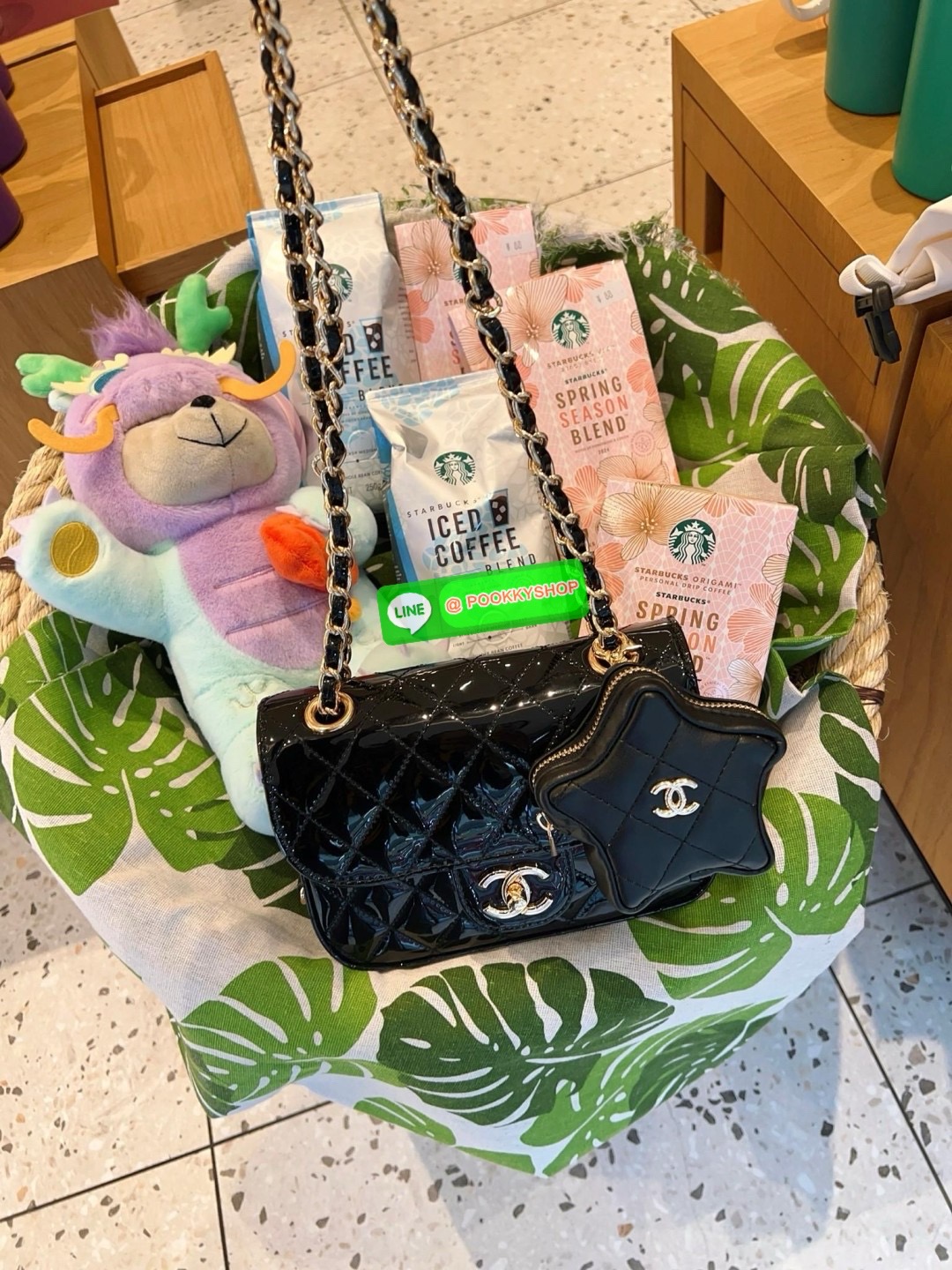 NEW ARRIVAL! สุดหรู สุดคลาสสิค ยอมใจใก้กับความสวยของน้องงค่าา ✈️สะพายต่างประเทศไปชิลๆเลยค่าา CHANEL VIP MAKE UP WITH BAG STARS