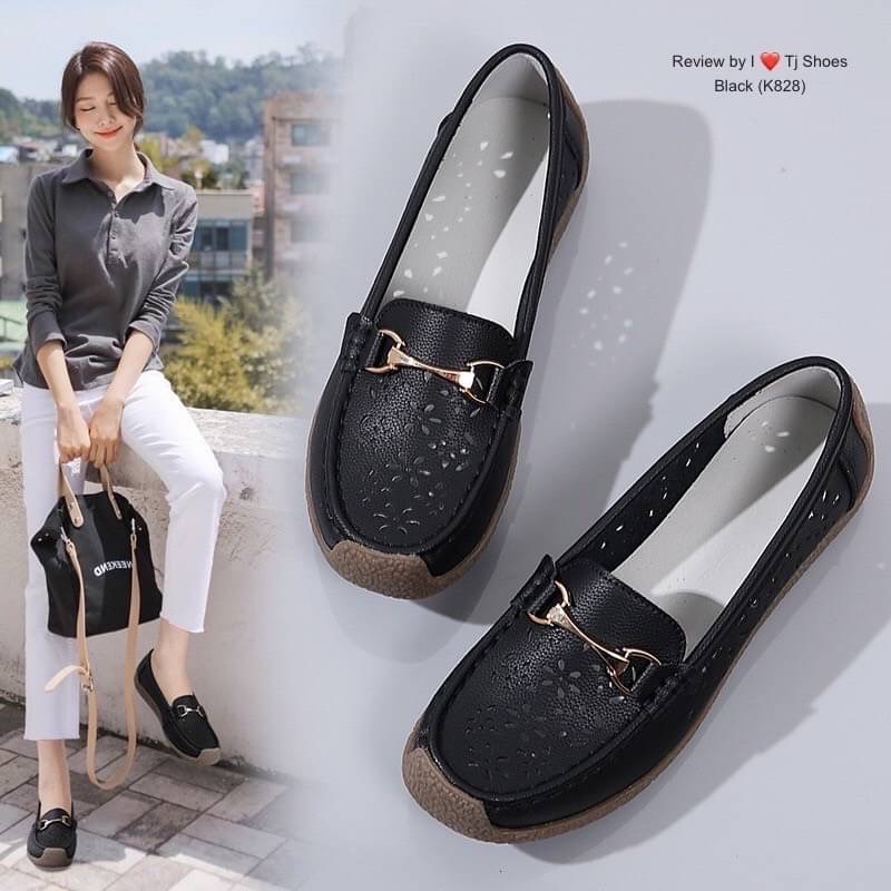 พร้อมส่งรุ่นนี้เกร๋มาก ขายดีมากบอกเลยจ้า !!! รองเท้าผ้าใบเพื่อสุขภาพนำเข้า น้ำหนักเบา หนังนิ่มมากๆ สวมใส่ง่ายใส่นิ่มสบายสุดๆ ส้นยางอย่างดีช่วยลดแรงกะแทกได้ดี จับแมทกับชุดง่าย ใส่แล้วดูเกร๋มากๆ แถมใส่ได้ตลอด ไม่มีเอ้าท์ ของจริงงานดี สวยตรงปกแน่นอน เพราะทาง