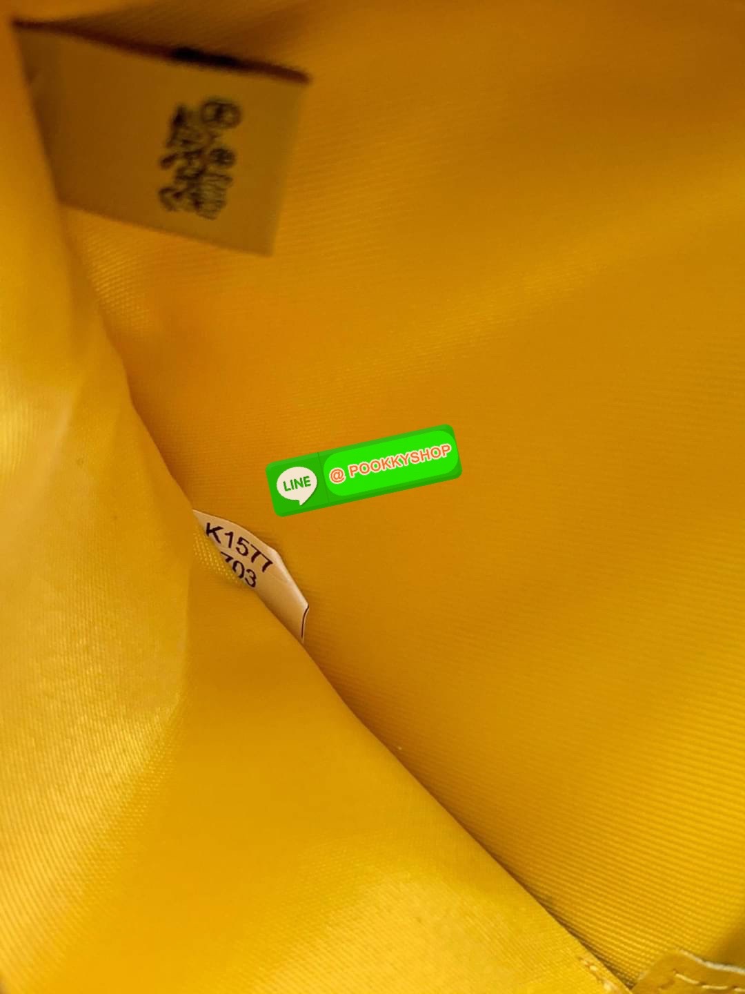 COACH SNAP WALLET ((8704//6941)) 🌍พร้อมส่ง ห้ามพลาด ก่อนหมดค่ะ! ✔️กระเป๋าเงินใบสั้น หนังแท้ แต่ละสีปริ้นลายได้สวยงาม แตกต่างกันไปค่ะ ✔️เปิด-ปิดกระเป๋าแบบกระดุม ภายในมีช่องใส่ธนบัตรตามยาว และช่องเสียบบัตร5ช่อง//มีช่องซิปแยกฝั่งห้อยด้ว