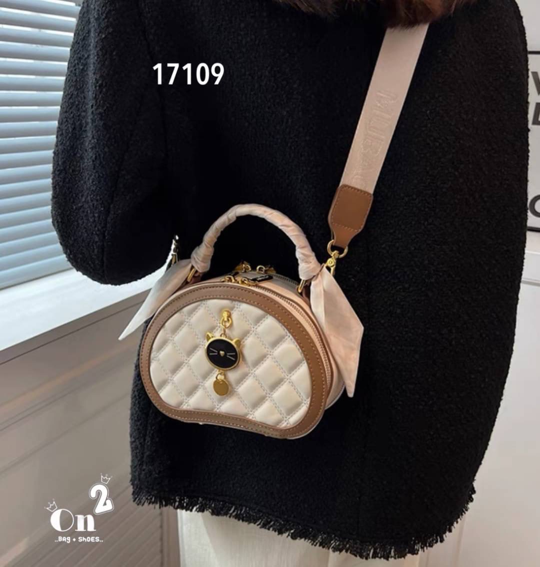 กระเป๋าแฟชั่นทรงกลม สไตล์มินิมอล หนังpu งานปั้มนูน ซิปคู่อะไหล่ทองสายสะพายโซ่ยาวแบบ Cross body ทรงสวยงานน่ารักมากค่ะ