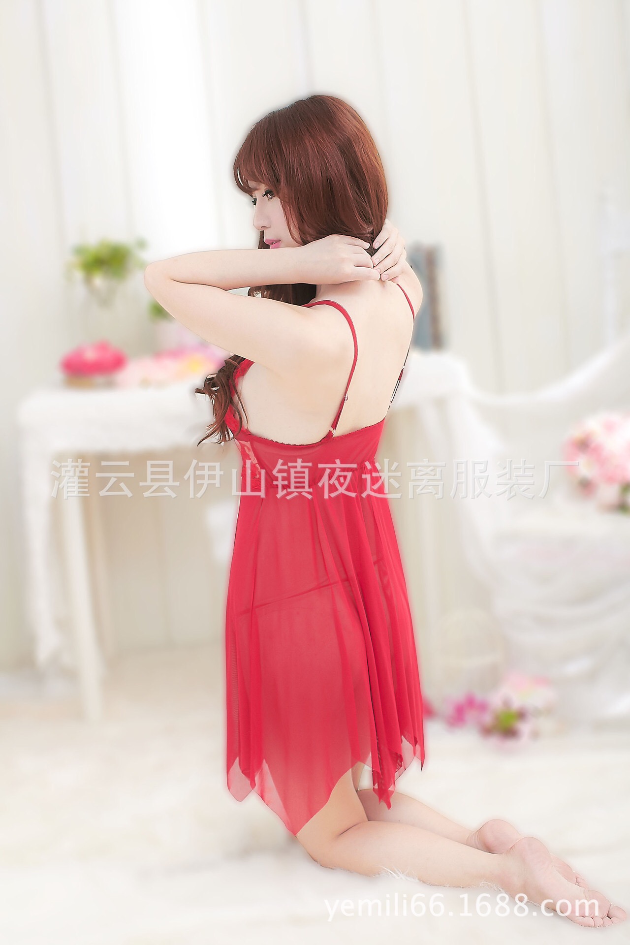 ชุดนอนเซ็กซี่ ซีทรู แต่งลูกไม้ปัก สีแดง แต่งแหวกด้านล่าง สวยเซ็กซี่มากๆคะ เนื้อผ้าทิ้งตัว งานปักเกรดพรีเมี่ยมคะ