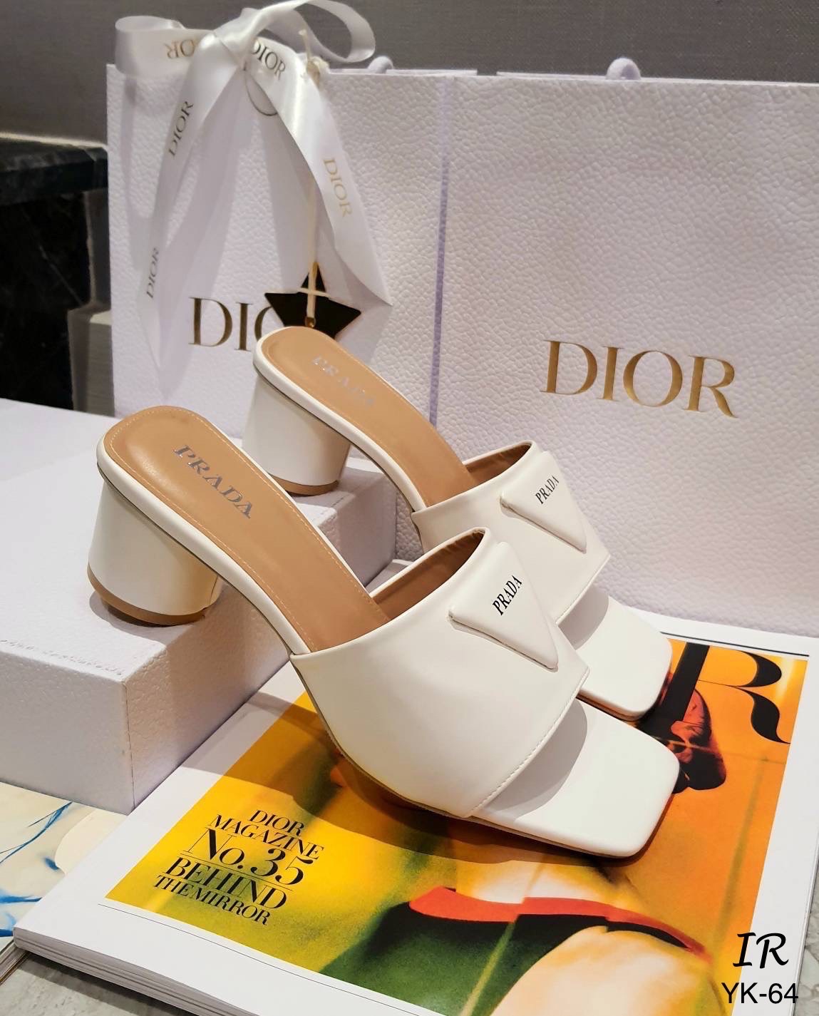 แบบขายดี!!! พร้อมส่ง Prada รุ่นใหม่ปังมากจ่ะแต่งโลโก้แบรนด์ พื้นหนางานดีเดินไม่เยกเยก ปั้มแบรนด์ ส้นกระบอกกบม 2.5 นิ้ว ใส่สวยมากค่าช่วงนี้