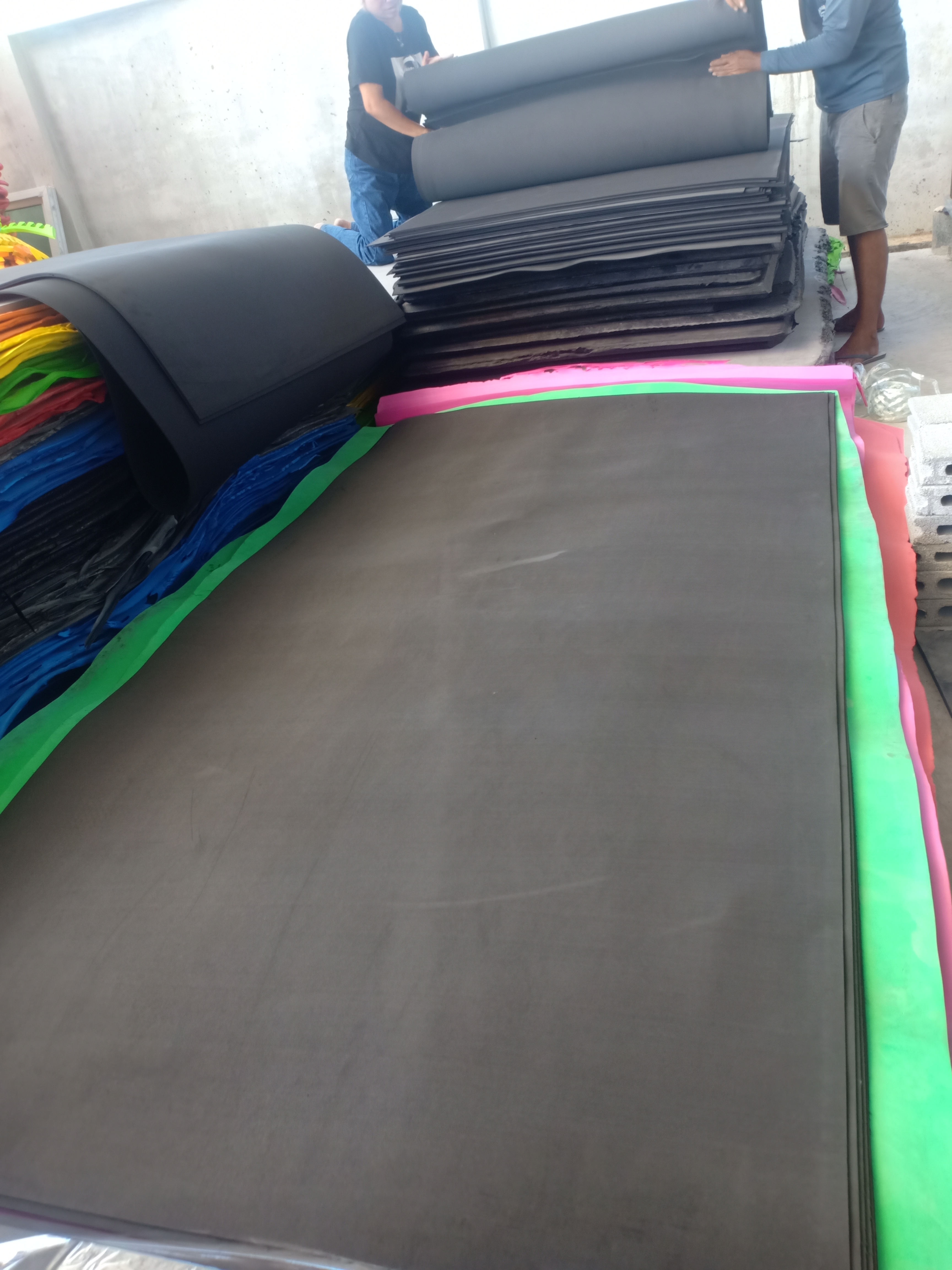 แผ่นยางกันกระแทกสีดำเรียบ หนา 2 มม.