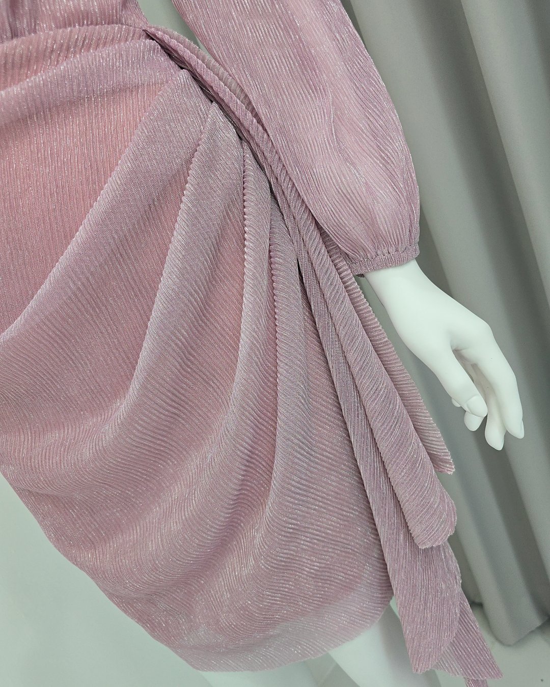 เดรสแฟชั่น เดรสเสื้อคอป้ายแขนยาว กระโปรงสั้นทรงสอบ