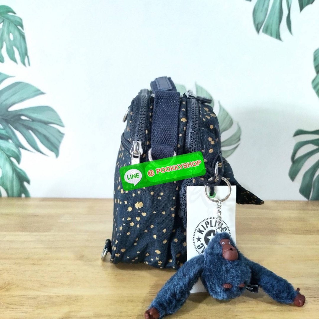 KIPLING Cand 2 ways backpack กระเป๋าถือหรือสะพายข้าง ขนาดกลาง วัสดุ Polyester 100% -ด้านหน้ามี 2 ช่องซิป -ช่องหลักโล่งกว้าง ใส่ของได้เยอะสุดๆ พร้อมช่องซิปและช่องแยกด้านข้างให้แยกของได้เป็นระเบียบมากขึ้น สามารถติใส่กระเป๋าสตางค์ใบยาวได้ มาพร้อมสายคล้องพวงก