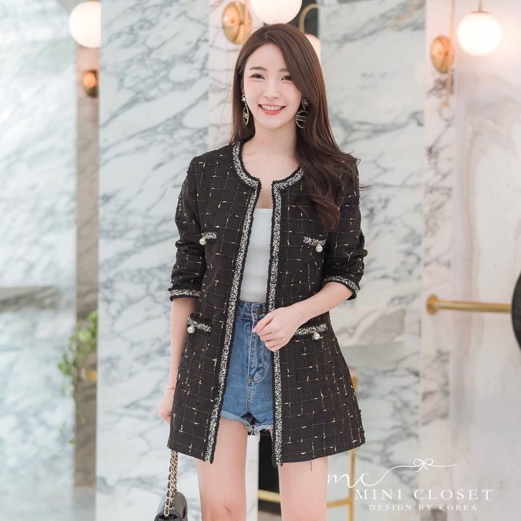 🎪เสื้อคลุมตัวยาว ใส่สบาย🎪 เนื้อผ้าน้ำหนักดี ไม่ซับใน ใส่สบายๆไม่ร้อน ลายตารางมีขนนุ่มฟูนิดๆ ใส่ได้ทุกฤดูไม่ว่าร้อน/หนาว งานเดินขอบทั้งตัว ใส่สวย ห้ามพลาดค่ะ