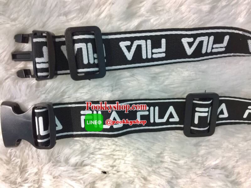 FILA Waist Bag.. รับซัมเมอร์ด้วยลวดลายเกร๋ๆ กระเป๋าคาดอกคาดเอว FILA แบรนด์ฮิตที่ไม่เคยตกเทรน มาให้สะพายกันก่อนใคร ด้วยดีไซต์ลวดลายที่แมทกันอย่างลงตัว ด้านหน้าสกรีนแบรนด์ วัสดุNYLON 100% เคลื่อบเงาอีก 1 ชั้น กันน้ำได้ในระดับหนึ่ง.. เปิดปิดด้วยซิปยาว จุของไ