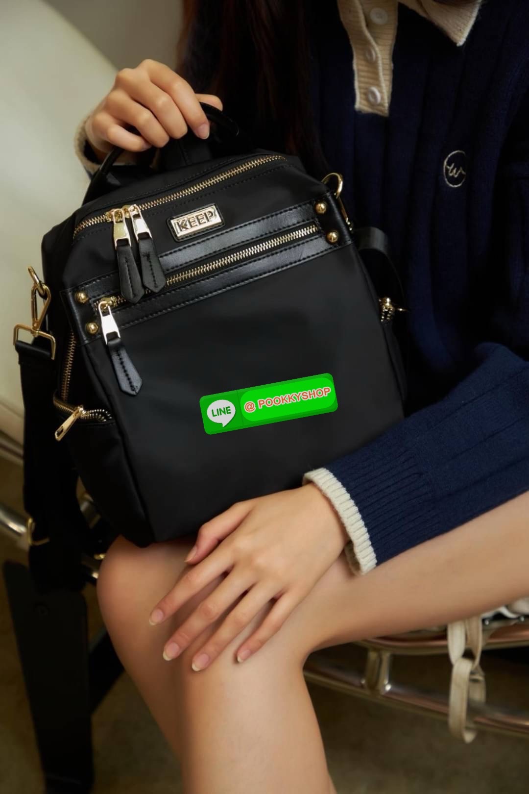 สินค้าขายดี มีสีใหม่มาเพิ่มค่า กระเป๋าเป้จากแบรนด์ KEEP เป้ รุ่น KATE กันเลยน๊า ~ ตัวกระเป๋าขนาดกำลังดี ทำจากไนล่อนนาโนตัดกับหนังไมโครไฟเบอร์ลายเรียบ ด้านหลัง สายสะพายยาว ซับในด้วยฟองน้ำนิ่มๆ ไว้ซัพพอร์ตไหล่ตอนสะพาย ทรงนิ่มไม่แข็งทื่อเวลาสะพายน้า และ ยังม