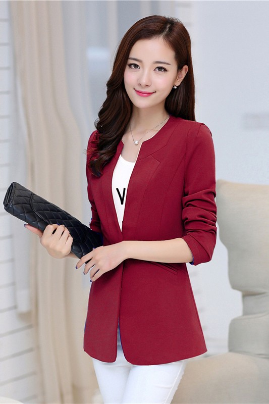เสื้อผ้าแฟชั่นนำเข้า : เสื้อสูทแฟชั่น พร้อมส่ง สีแดง แขนยาว คอจีน ตัวยาวคลุมสะโพก ติดกระดุมเม็ดเดียวเก๋ เหมาะสำหรับใส่ทำงานได้ ไหล่เสริมฟองน้ำ ไม่มีซับใน แต่งกระเป๋าหลอก เนื้อผ้ามีความยืดหยุ่นได้ค่ะ