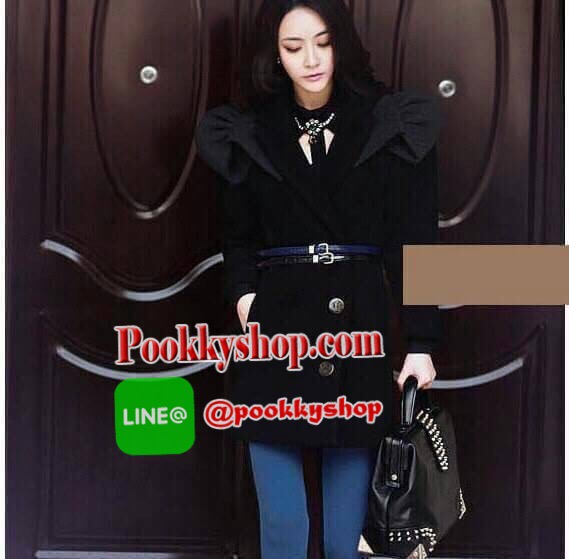 Best seller!!! ZARA STUDDED BAG กระเป๋าถือหรือสะพาย หนังนิ่ม ฐานกว้าง ตั้งอยู่ทรง แต่งหมุดสีทองรอบใบรวมถึงฐานทั้งสี่มุม เปิดปิดตัวล็อคแม่เหล็ก ตรงกลางคาดปิดด้วยหนังแต่งด้วยหมุดทองสวยงาม มาพร้อมสายสะพายยาว 126 cm. ถอดสายได้ ปรับสายได้ฟรีไซส์ จุได้เยอะ สวยเ