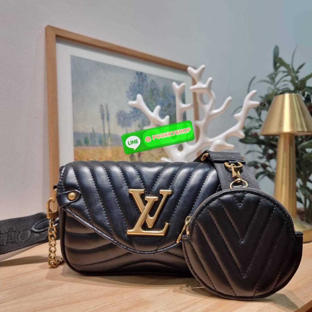 🔆 Model LV new wave pochette multi bag 🔆 Details กระเป๋าสะพายมัลติฟังก์ชั่น พรีเมี่ยมกิ๊ฟสุดหรู คุ้มจาก dutyfree มาพร้อม box set รับรองว่าดีงาม ลูกเล่นคลาสสิคผสานความวินเทจ มีสายสะพายให้ 2 เส้น และกระเป๋าใบลูก เล็กน่ารัก ภายในเป็นช่องโล่ง