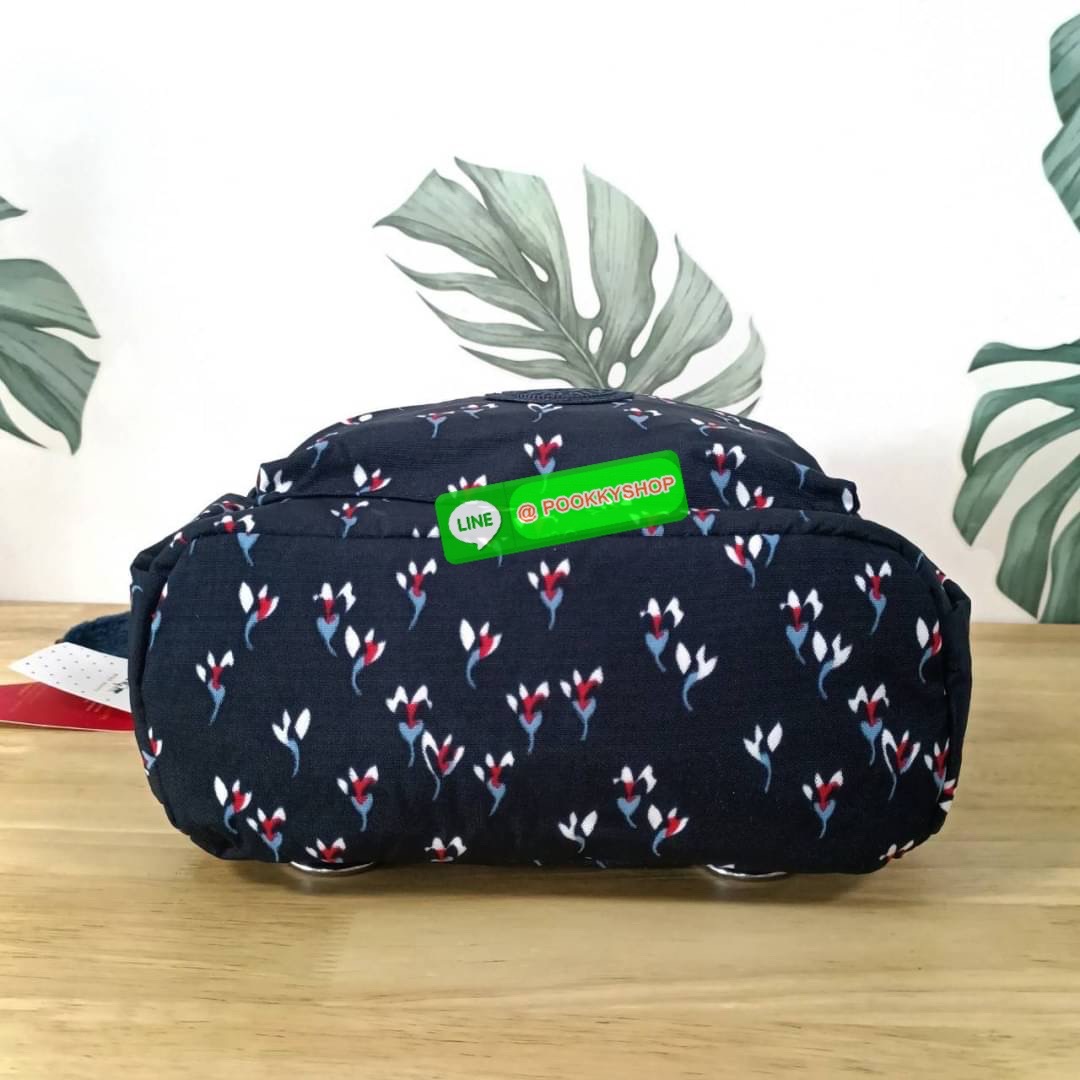 KIPLING 3 WAYS MINI BACKPACK ซับในลายตาราง กระเป๋าสะพาย 3 Ways รุ่นใหม่ วัสดุ Nylon & Polyester 100% หูหิ้วหนังปั๊มชื่อแบรนด์ สายสะพายยาวเลื่อนปรับได้ free size และ สามารถถอดได้ สามารถถือหรือสะพายได้ จะสะพายไหล่ สะพายเฉียง Crossbody หรือจะคล้องสายเป็นเป้ส