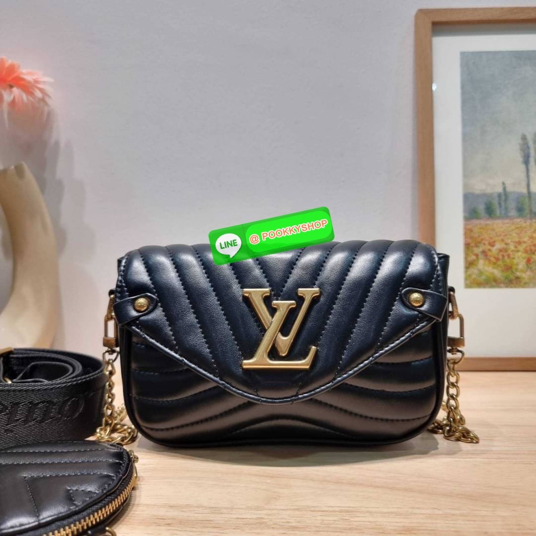 🔆 Model LV new wave pochette multi bag 🔆 Details กระเป๋าสะพายมัลติฟังก์ชั่น พรีเมี่ยมกิ๊ฟสุดหรู คุ้มจาก dutyfree มาพร้อม box set รับรองว่าดีงาม ลูกเล่นคลาสสิคผสานความวินเทจ มีสายสะพายให้ 2 เส้น และกระเป๋าใบลูก เล็กน่ารัก ภายในเป็นช่องโล่ง