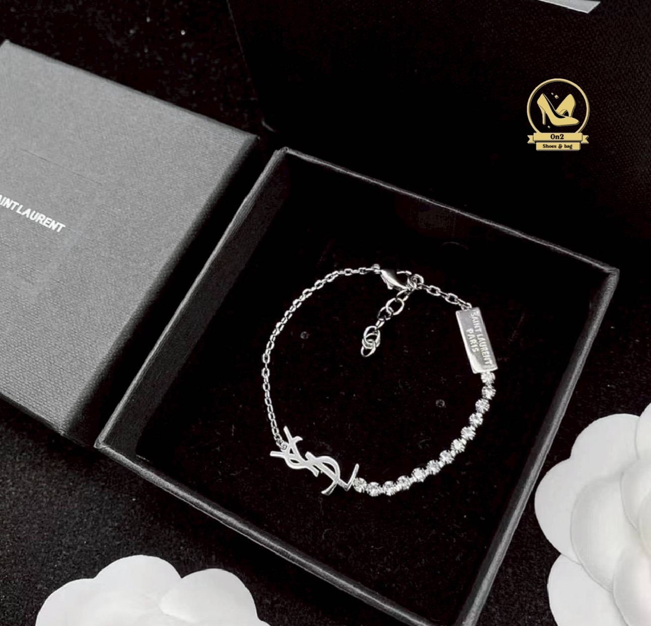 สร้อยข้อมือ YSL อัปลุคสวยรุ่นฮิต ที่ควรมีไว้ครอบครอง ใส่แล้วปังมากช่วยเพิ่มรายละอียดให้การแต่งตัวของคุณเป๊ะขึ้น 😚งาน Must-Have ที่ต้องมีสักเส้นนะคะ