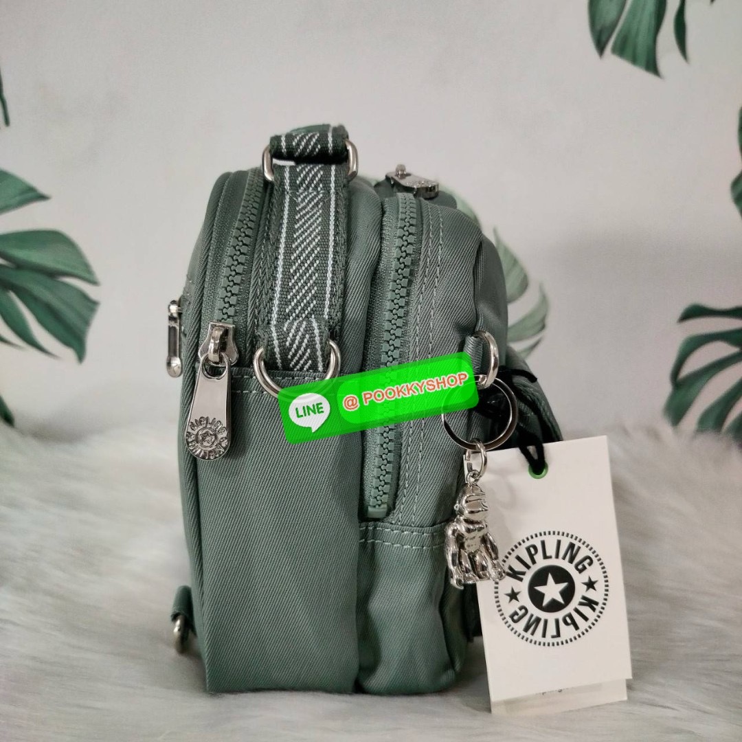 KIPLING Cand 2 ways backpack กระเป๋าถือหรือสะพายข้าง ขนาดกลาง วัสดุ Polyester 100% -ด้านหน้ามี 2 ช่องซิป -ช่องหลักโล่งกว้าง ใส่ของได้เยอะสุดๆ พร้อมช่องซิปและช่องแยกด้านข้างให้แยกของได้เป็นระเบียบมากขึ้น สามารถติใส่กระเป๋าสตางค์ใบยาวได้ มาพร้อมสายคล้องพวงก
