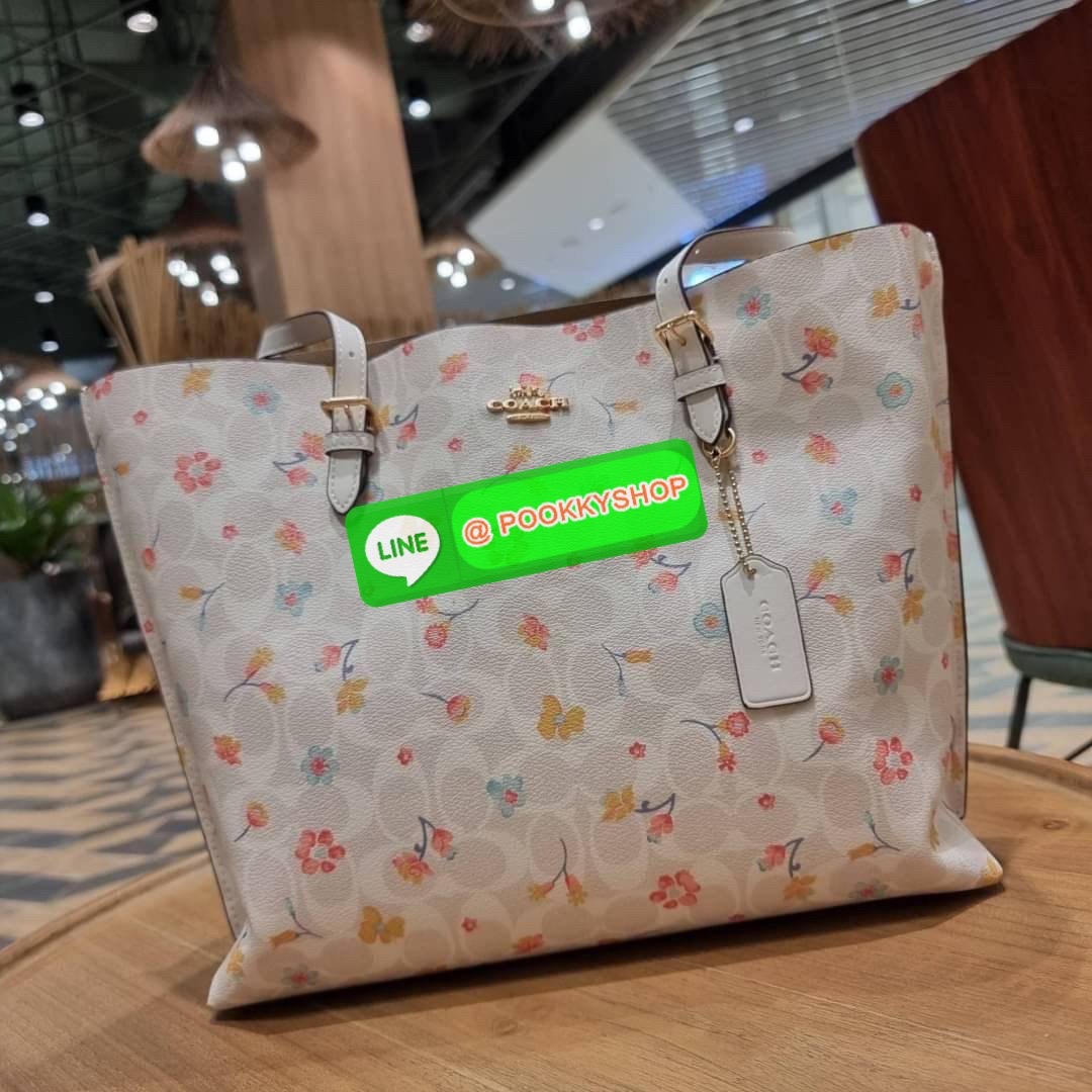COACH C8612 MOLLIE TOTE IN SIGNATURE CANVAS WITH MYSTICAL FLORAL PRINT กระเป๋าทรงโท้ท ใบใหญ่จุใจ สวยคุ้มค่าดีไซน์ใหม่ น่าใช้ที่สุด วัสดุหนังแคนวาส หูสะพายในตัว ปรับได้อีกเล็กน้อย ภายในโล่งกว้างมาก มีช่องซิปแยกให้ ใบนี้สามารถใส่เสิ้อผ้าไปเที่ยวแบบ short va