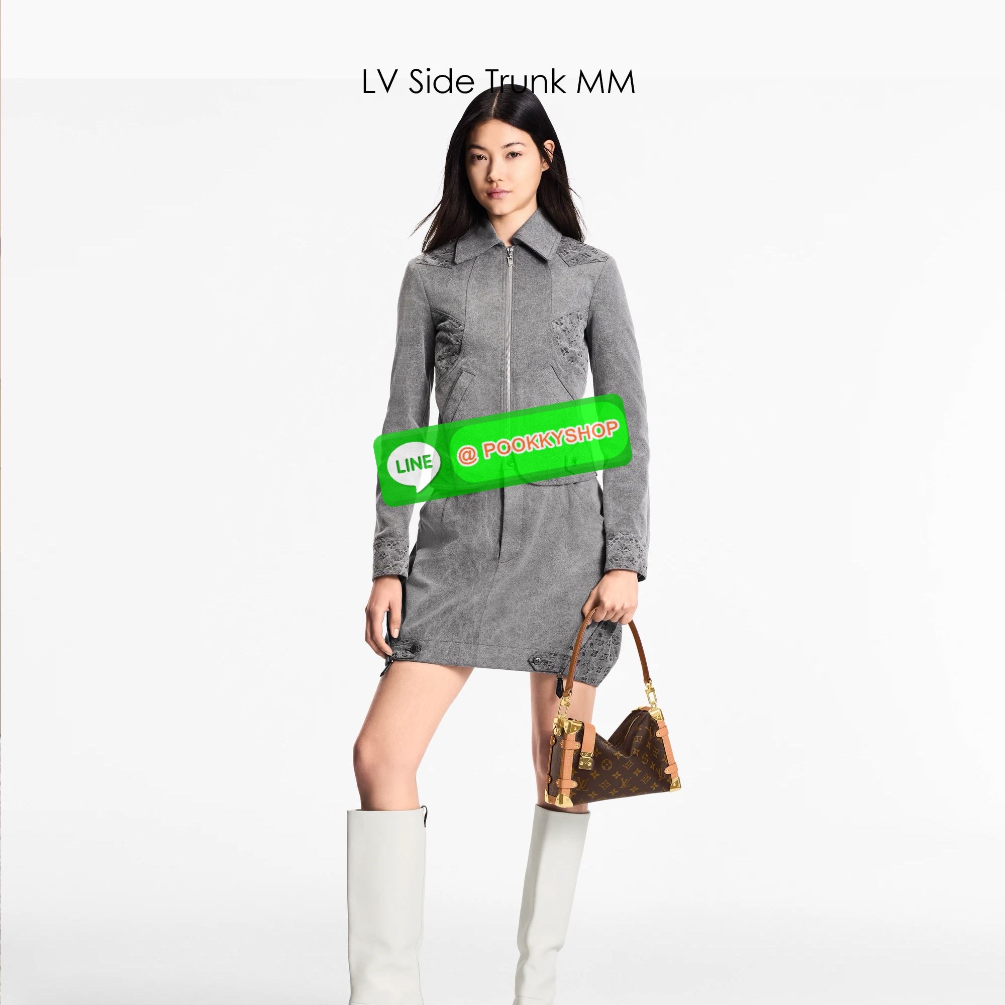 🕊️ พร้อมส่ง | LV Side Trunk MM กระเป๋าสะพายทรงกล่องสุดไอคอนิค ทรงสวยมีเสน่ห์ โดดเด่นด้วยหมุดเข้ามุม ซิปเปิด-ปิดล็อคได้ ภายในเป็นช่องโล่ง มีสายสะพายคล้องแขน คล้องไหล่เก๋ๆ หรือสะพายข้างชิคๆ พร้อมตอบรับได้ทุกลุค ทุกสไตล์ไปเลยจ้า