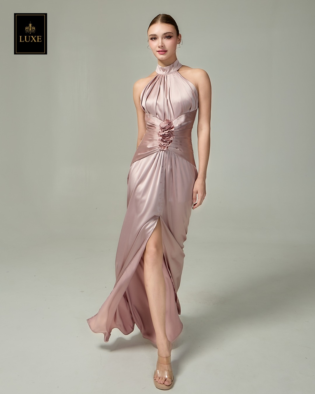 แม็กซี่เดรสเสื้อคอกลมแขนกุด กระโปรงผ่าหน้าขา