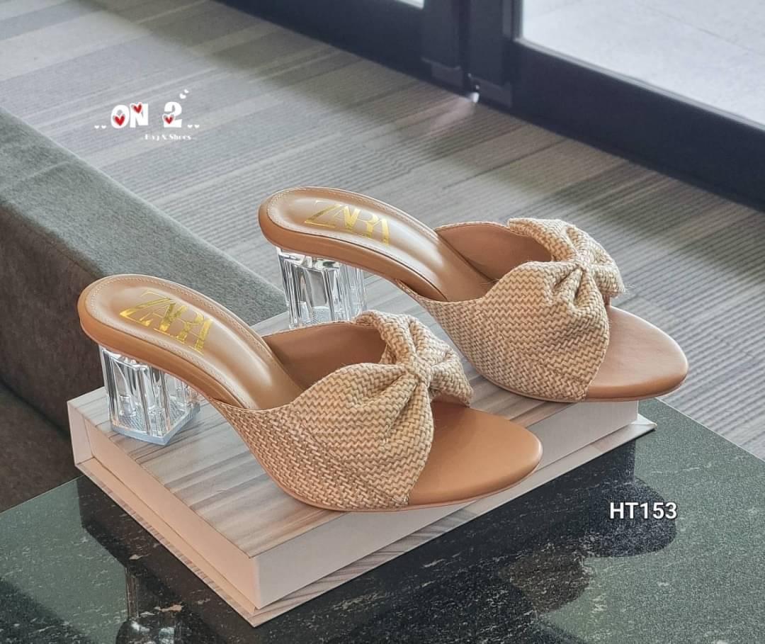 New arrival แบบมาใหม่ค่ะ Zara ส้นแก้ว ผ้ากระสอบโบตัวใหม่ งานดีมากกก งานแนวนี้ คือ ปังมาก กระสอบปีนี้ต้องให้ นางค่ะ น่ารักมากกกก ดีเทลสวยเป๊ะ เป็นส้นมาสองแบบนะคะเป็นแก้วกลมและแก้วเหลี่ยมน่ารักมากกก