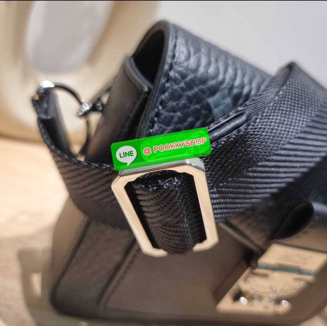 MCM SMALL MILLIE CROSSBODY IN VISETOAS กลับมาแน่นๆกับไอเท็มสุดฮิต!! ดาราเซเลปใช้กันเพียบ กระเป๋าสะพายข้าง ดีไซน์กึ่งสปอร์ต แต่แฝงความหรูในตัว ใช้งานง่ายด้วยขนาดที่พอเหมาะ และสายสะพายสปอร์ตที่สะพายคาดได้สะดวก จะสะพายข้าง สะพายแบบคาดอก ก็ดูดีไปหมด เปิด-ปิดด