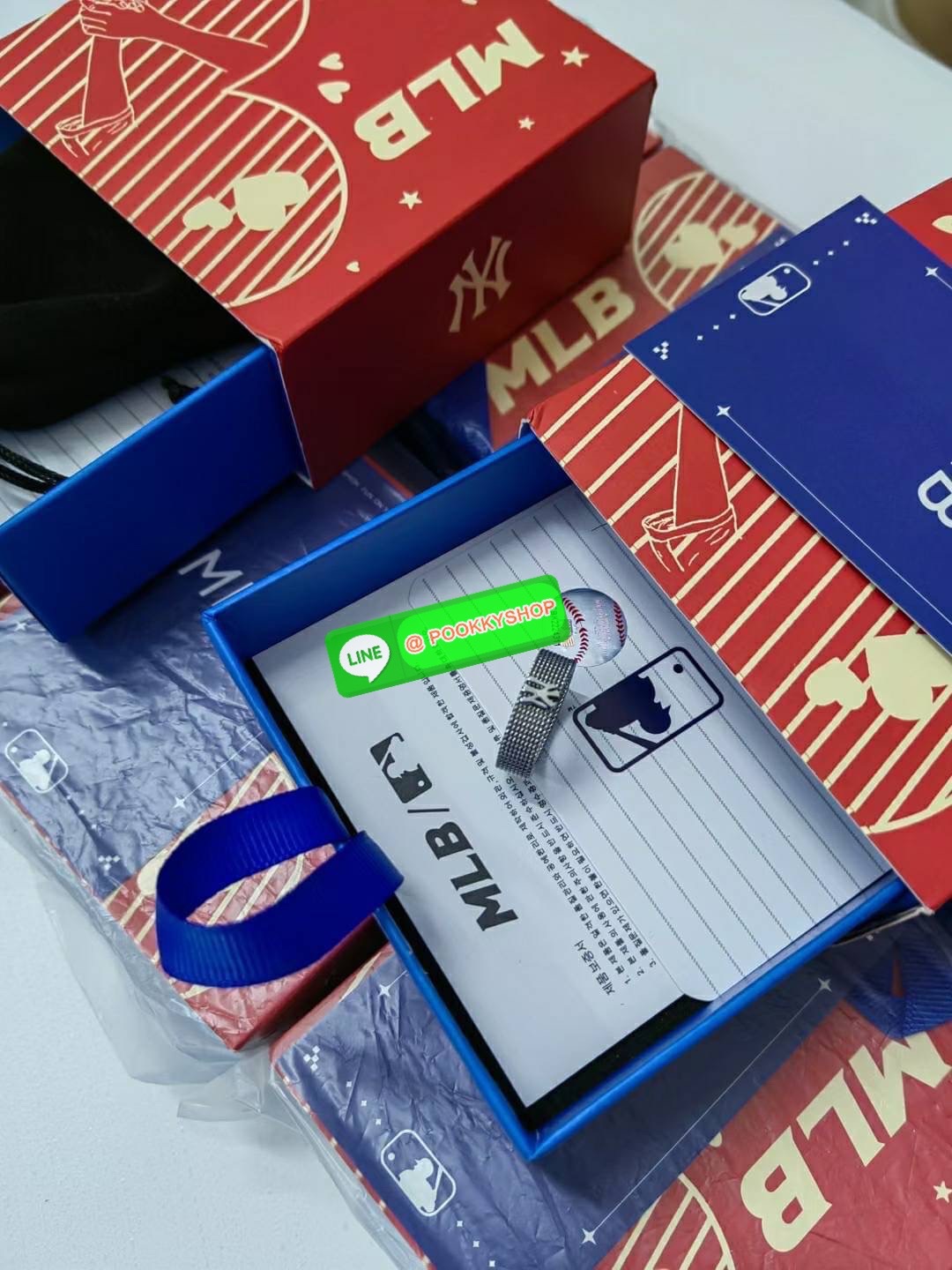 🚚 พร้อมส่ง 🚚 MLB RING NEW YORK YANKEES SILVER MUST-HAVE-ITEM💕 แหวน สีเงิน สวยมากๆ อุปกรณ์ครบเซ็ต ของจริงสวยมาก สวยคุ้มเกินราคา ซื้อใส่เอง หรือ มอบเป็นของขวัญ ของฝาก