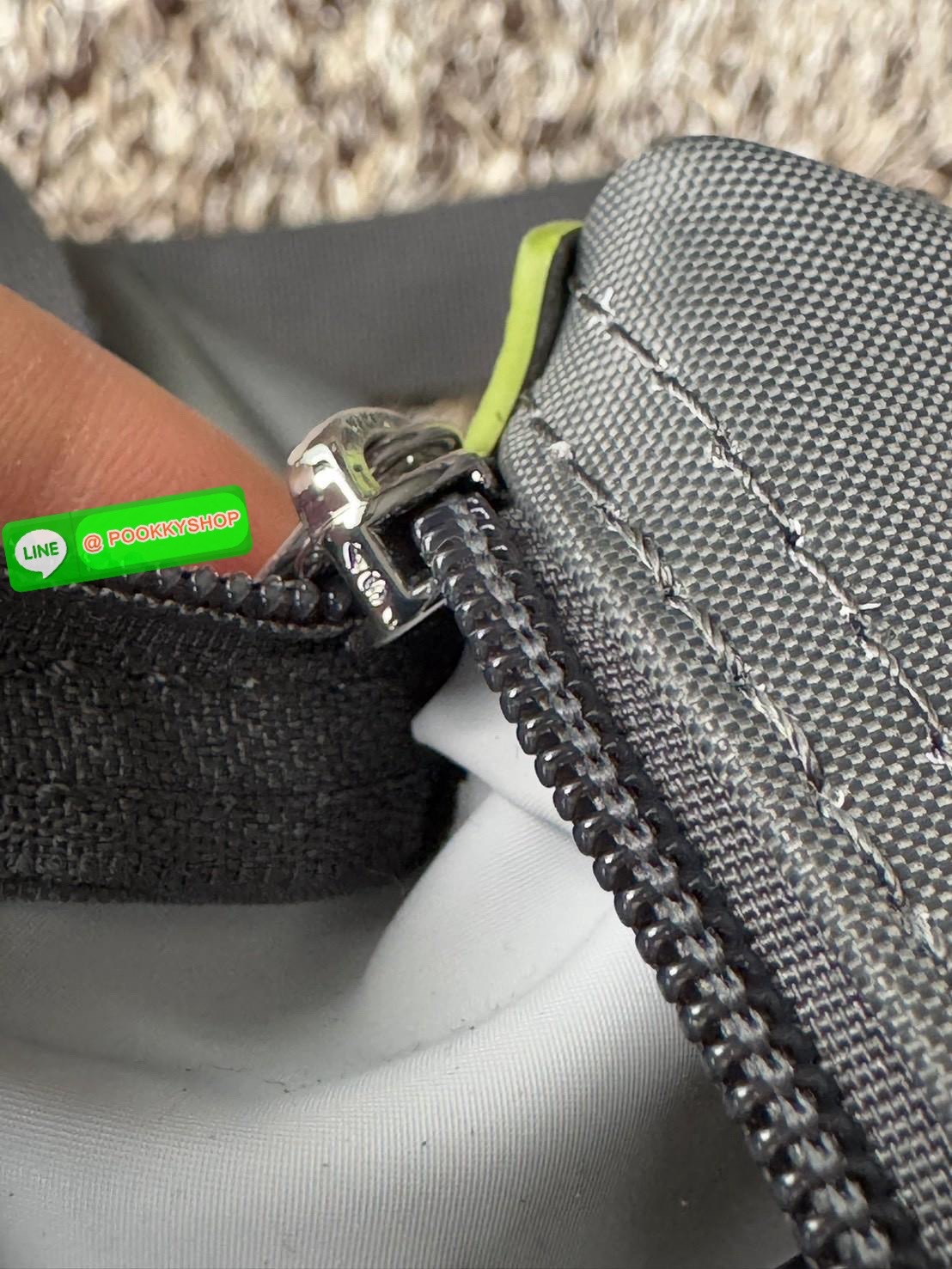 💕LONGCHAMP LE PLIAGE M BACKPACK กระเป๋าเป้น้ำหนักเบาพิเศษนี้ผลิตจากผ้าใบไนลอนรีไซเคิลที่ทนทานและพับเก็บได้ เหมาะสำหรับทุกโอกาส การออกแบบอเนกประสงค์และมีพื้นที่ภายในกว้างขวางที่สามารถเก็บแล็ปท็อปหรือโน๊ตบุ๊กได้ ในขณะที่สายสะพาย ปรับระดับได้ แมตช์ได