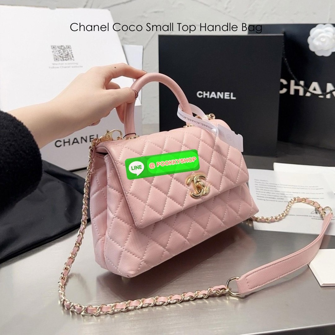 CHANEL Coco Small Top Handle Bag กระเป๋าสะพายสุดคลาสสิค สวยหรูพร้อมมือจับในตัว อะไหล่ทองสวยมาก มาพร้อมกล่อง อปก ครบเซ็ท รอบนี้จัดราคาพิเศษสุดคุ้มค่ะ โดดเด่นและดูแพง ไม่อยากให้พลาดเลยน้า