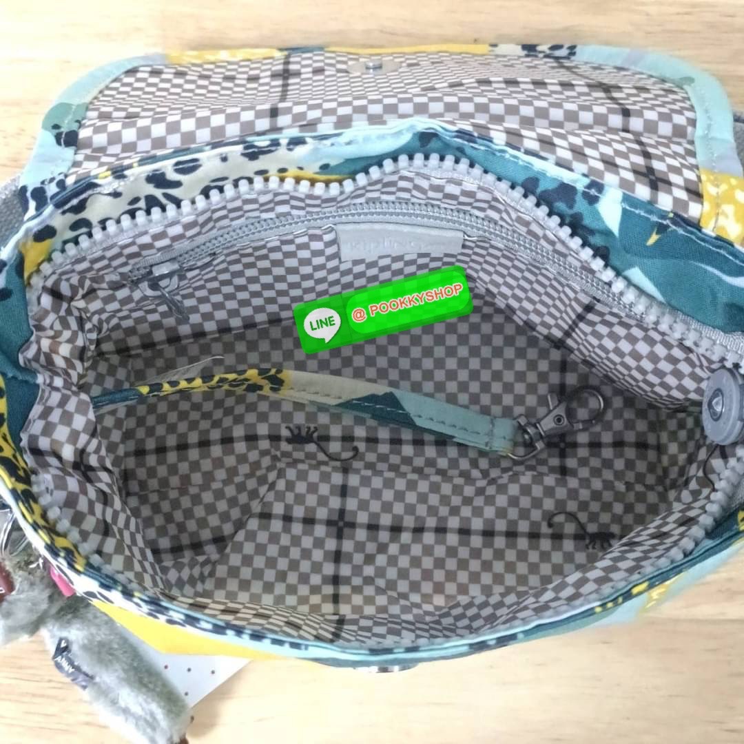 KIPLING SABIAN CROSSBODY MINI BAG กระเป๋าสะพายข้าง วัสดุ Nylon & Polyester 100% ขนาดเล็กกำลังน่ารัก เปิด-ปิดด้วยฝาปิดกระดุมแม่เหล็กและซิปแบรนด์ ด้านในทีแท็กแบรนด์