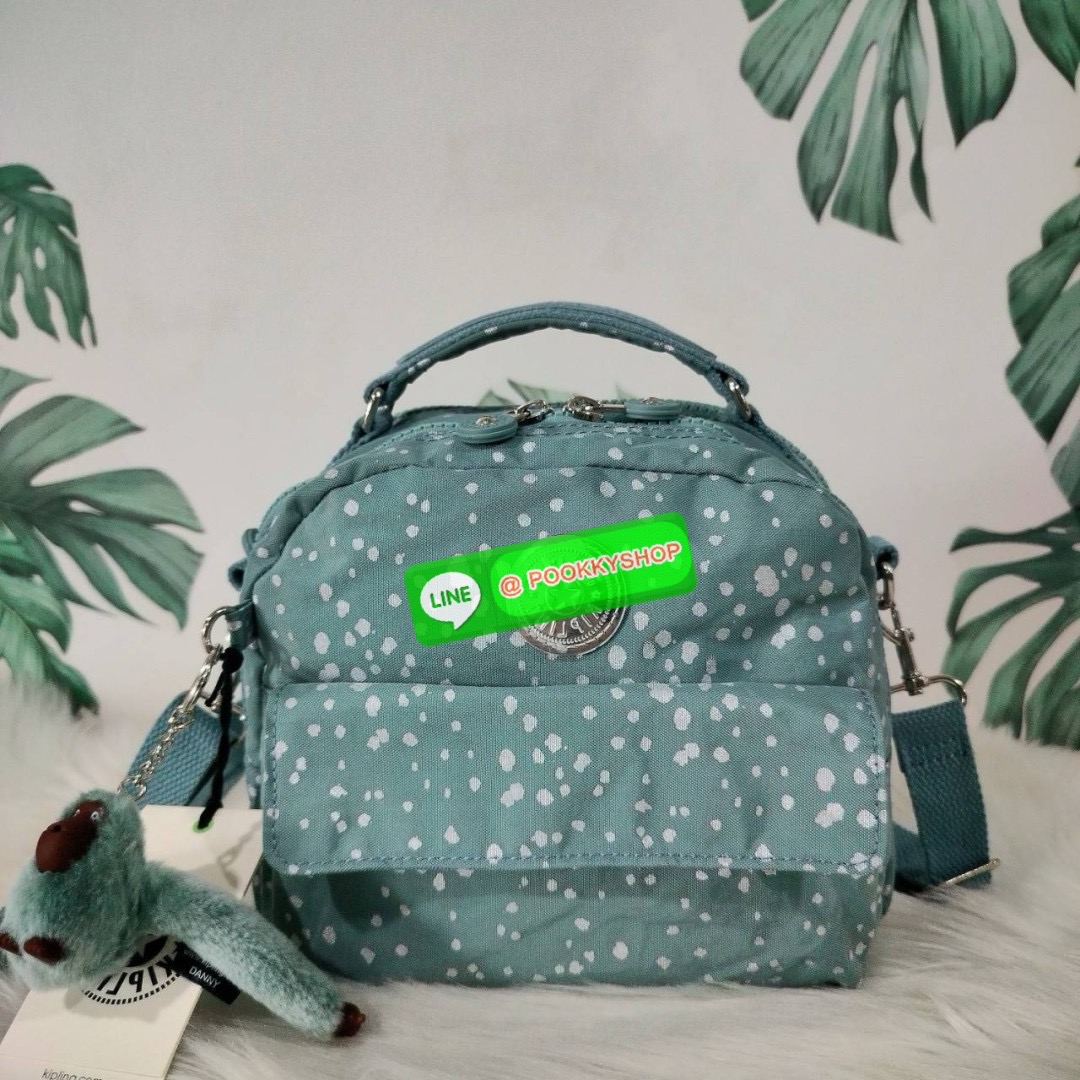 KIPLING Cand 2 ways backpack กระเป๋าถือหรือสะพายข้าง ขนาดกลาง วัสดุ Polyester 100% -ด้านหน้ามี 2 ช่องซิป -ช่องหลักโล่งกว้าง ใส่ของได้เยอะสุดๆ พร้อมช่องซิปและช่องแยกด้านข้างให้แยกของได้เป็นระเบียบมากขึ้น สามารถติใส่กระเป๋าสตางค์ใบยาวได้ มาพร้อมสายคล้องพวงก