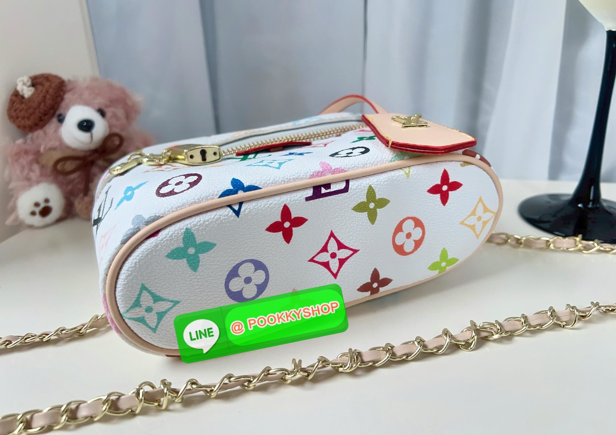 NEW ARRIVAL! **สินค้าเข้าใหม่** สุดฮอตกับน้องมินิๆสุดคลาสสิค ที่พกพาไปไหนมาไหนได้ตลอด สีสันสดใสสวยสะดุดตา ไม่ดูฉูดฉาดค่า! LOUIS VUITTON X MURAKAMI VANITY CHAIN POUCH MUITICOLOTED MONOGRAM ((Premium gift ตปท.))