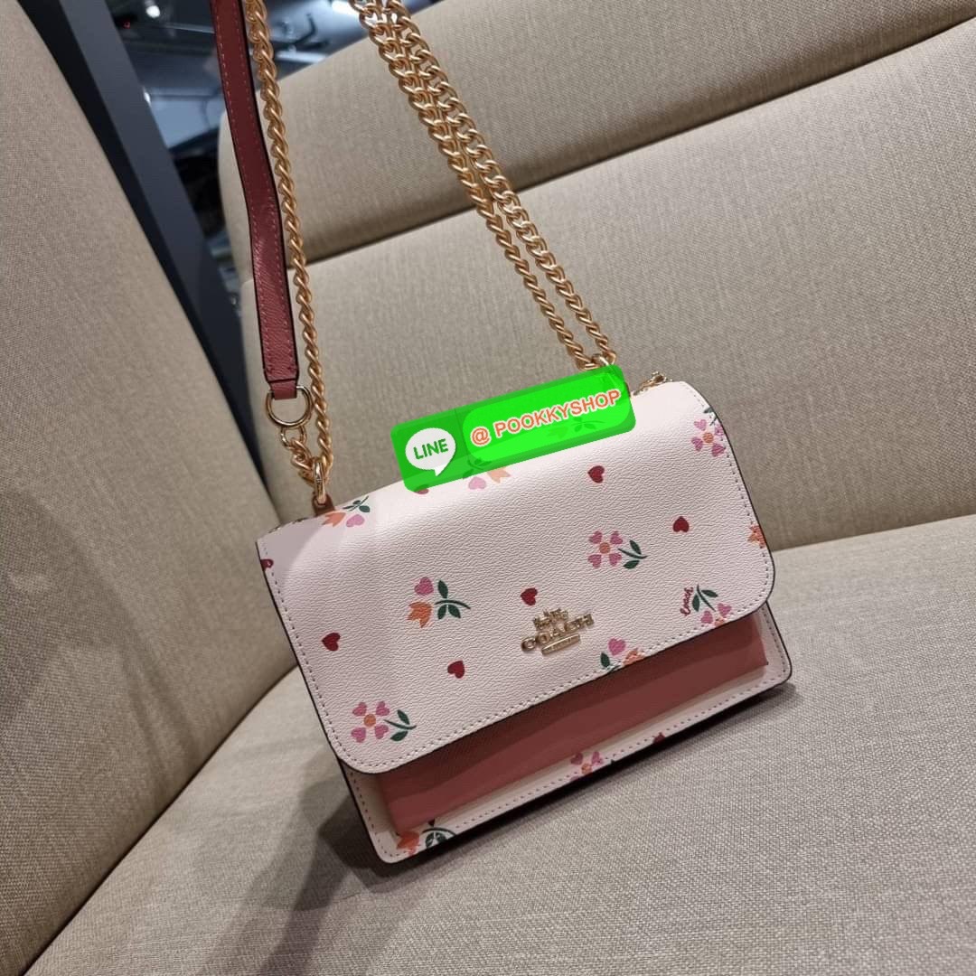COACH C7596 KLARE CROSSBODY WITH HEART PETAL PRINT หนึ่งคอลเลคชั่นที่ฮิตไม่หยุดยั้ง!! ขายดิบขายดีทุกดีไซน์ รอบนี้มาตอบโจทย์สายหวาน ใหม่ล่าสุด น้องน่ารักม้ากกกก!! กับกระเป๋าสะพายข้าง โทนสีละมุนลูกคุณ!! คือดี!! เพิ่มลูกเล่นช่อดอกไม้หัวใจ ให้มีสีสัน สายสะพาย