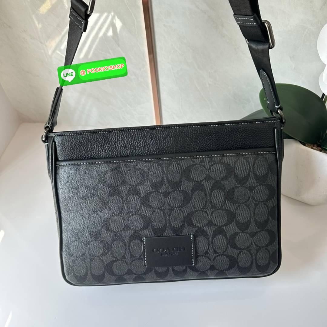 COACH DISTRICT CROSSBODY IN SIGNATURE CANVAS CH078 🔖กระเป๋าสะพายคอสบอดี้ทรงสีเหลี่ยม 🔖วัสดุ : canvas, ตัดขอบหนัง pebble leather 🔖 เปิด-ปิดแบบซิป ด้านในมีช่องซิปและช่องอเนกประสงค์ ปิดด้วยซิปด้านบน ซับในผ้า มีช่องซิปและช่องเก็บของด้า