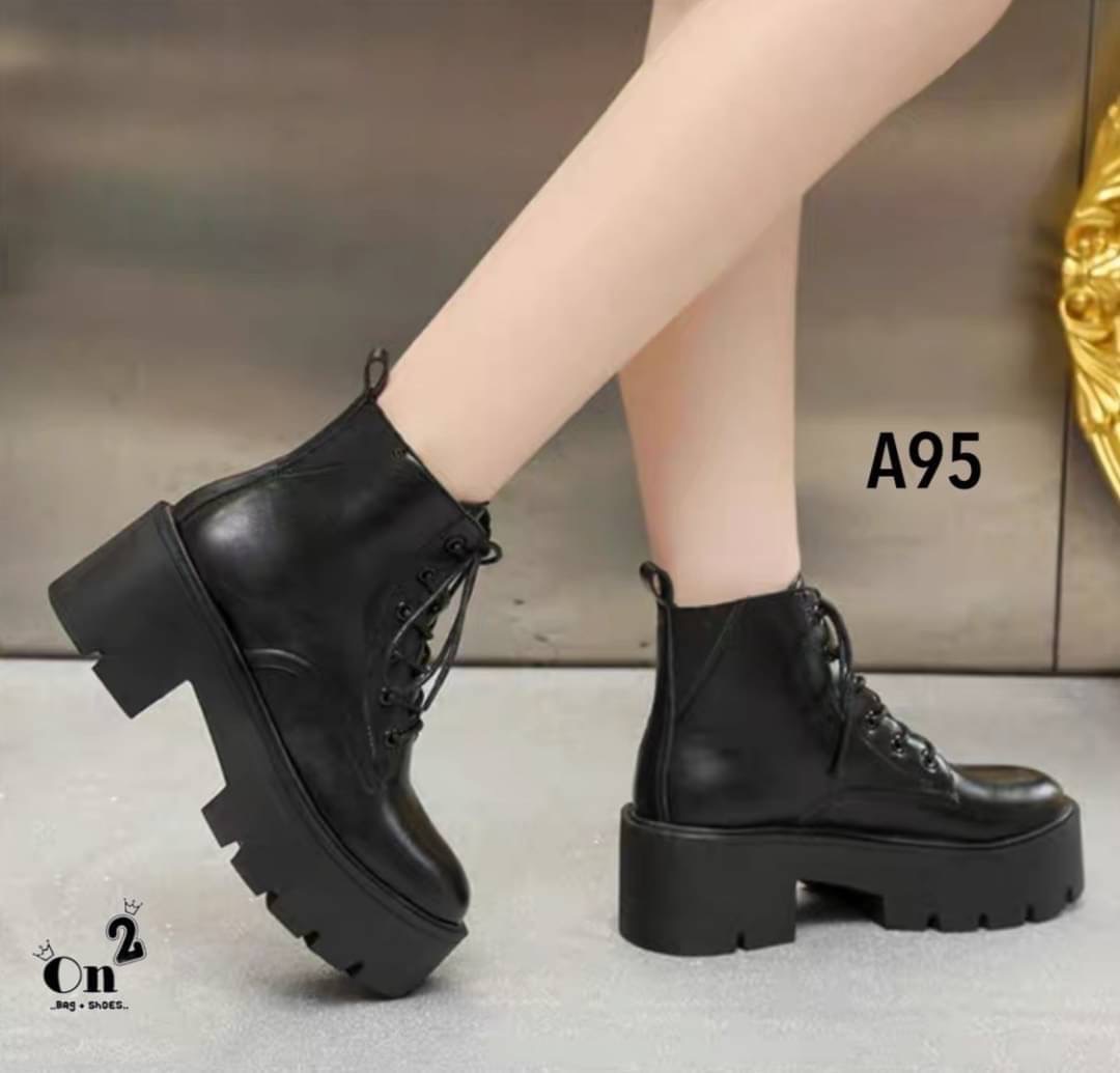 ลุคสนามบินออกบ้านทั้งทีรองเท้าต้องไม่ธรรมดาคร่า บูทส้นตึก เที่ยวเขา แค้มป์ปิ้งเดินป่า เช็คอินรีสอท หรือคาแฟ่สวยๆฟิวเมืองนอกเกร๋ๆ ถ่ายรูปสวยมากกและที่สำคัญบูทคู่นี้สวยแมทช์กับชุดได้ง่ายมากๆค่ะ