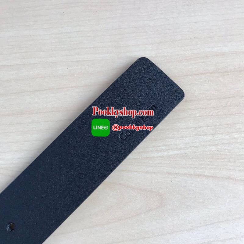 Calvin Klein Leather Belt & Wallet Set Setกระเป๋าสตางค์+เข็มขัด กระเป๋าสตางค์ด้านหน้าตกแต่งด้วยโลหะโลโก้แบรนด์ มีช่องใส่บัตร ช่องใส่ธนบัตร 2 ช่อง เข็มขัดหนังแท้ปั๊มแบรนด์ สามารถสลับใช้ได้ทั้ง 2 ด้าน เข็มขัดปรับระดับได้ 5 ระดับ มาพร้อมที่เจาะรูจ้า