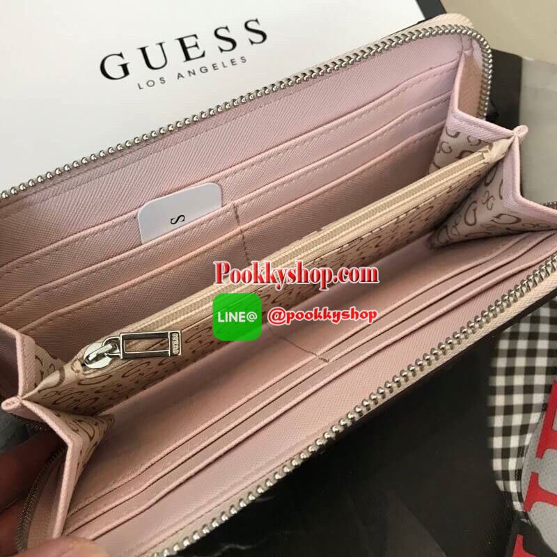 Guess wallet กระเป๋าสตางค์ใบยาว วัสดุหนังแก้วเงาสวย ด้านหน้าตกแต่งด้วยโลโก้แบรนด์สวยโดดเด่น ด้านในมีช่องใส่บัตรหลายช่อง มีช่องกลางใส่เหรียญ เปิดปิดกระเป๋าแบบซิปรอบสะดวกใช้ น้ำหนักเบา ซับในลายแบรนด์ ราคาสุดคุ้มห้ามพลาดค่ะ (พร้อมกล่อง+การ์ด)