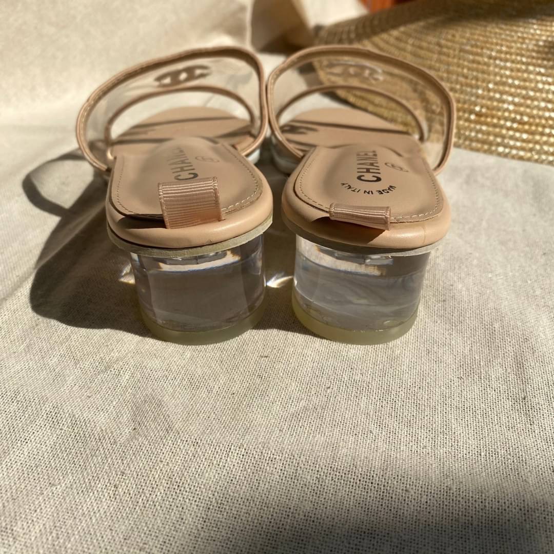 พร้อมส่ง แบบขายดี รีพีทรอบ 2 รองเท้าแตะส้นใส งานชนช้อปนะคะ chanel พื้นบุนุ่ม หน้าใสปักโลโก้ สวยมากคะ **ถ่ายจากสินค้าจริง***