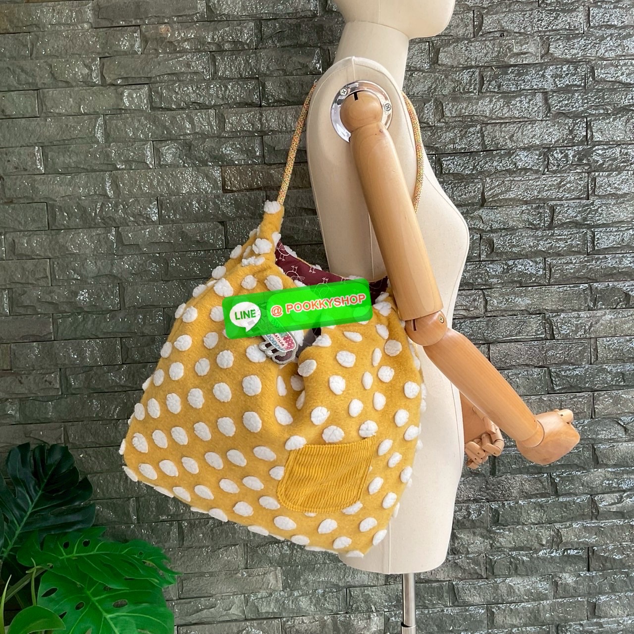 Japanese Kusuguru Woolen Polka Dot Cat Brooch Handbag Hand Bag Can Be Worn on One Shoulder Shopping Bag Work Clothing กระเป๋าถือลายจุดแมว Kusuguru ขนสัตว์ญี่ปุ่น ผิวสัมผัสจับนุ่มมือ 💕 แถมฟรีเข็มกลัดรูปแมว